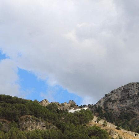Ella Apartment Cazorla Bagian luar foto